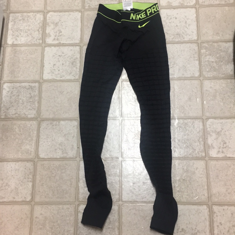 Nike Pro Women’s recovery hypertight leggings